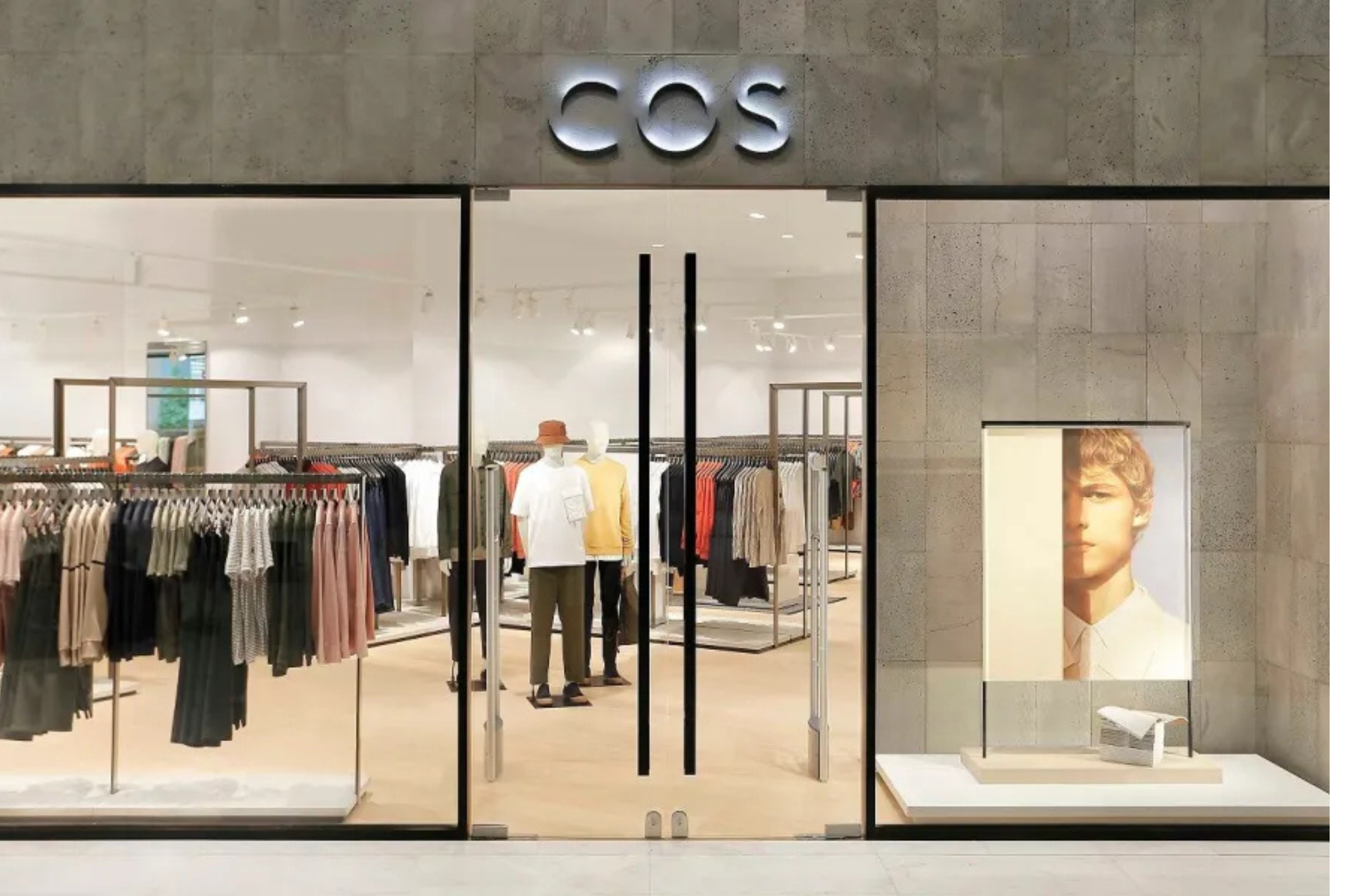 Comment le minimalisme influence la mode : le cas d’Uniqlo, COS et MUJI