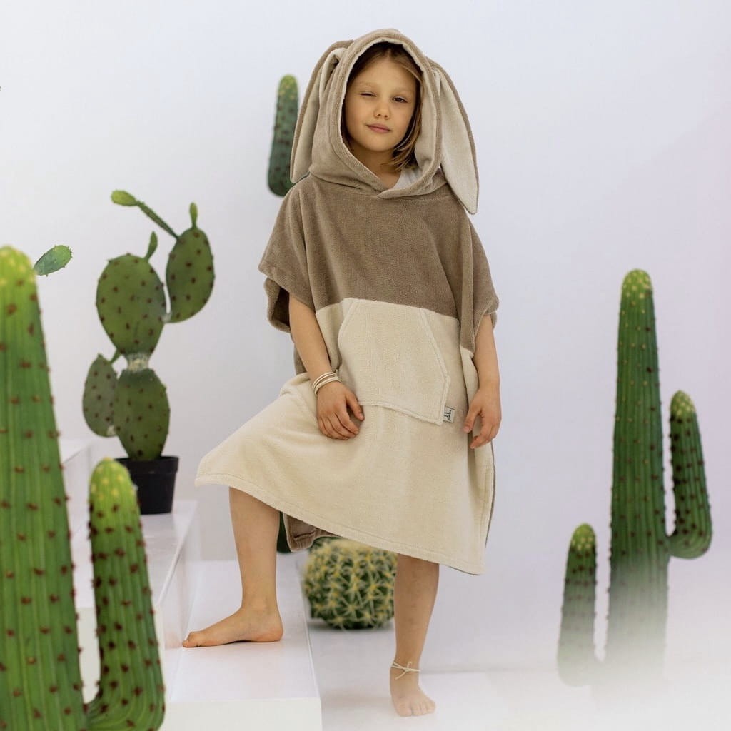 Poncho de bain beige à capuche pour enfant