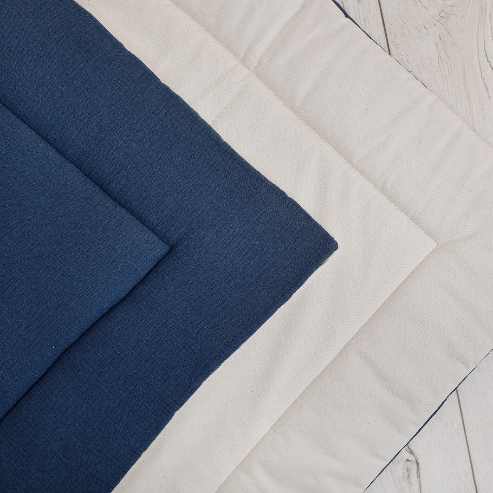 Tipi enfant beige et bleu marine avec tapis – vue 5