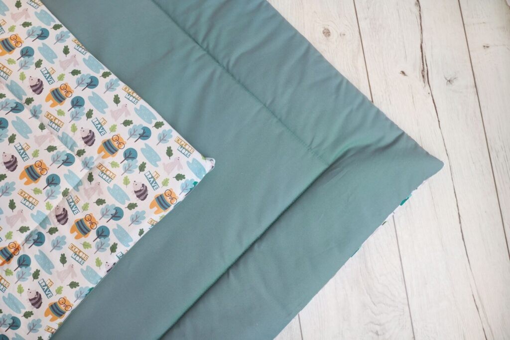 Tipi enfant vert forêt et sauge avec tapis – vue 4