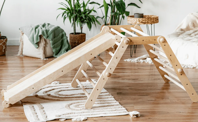 Triangle Pikler modulable avec rampe d’escalade