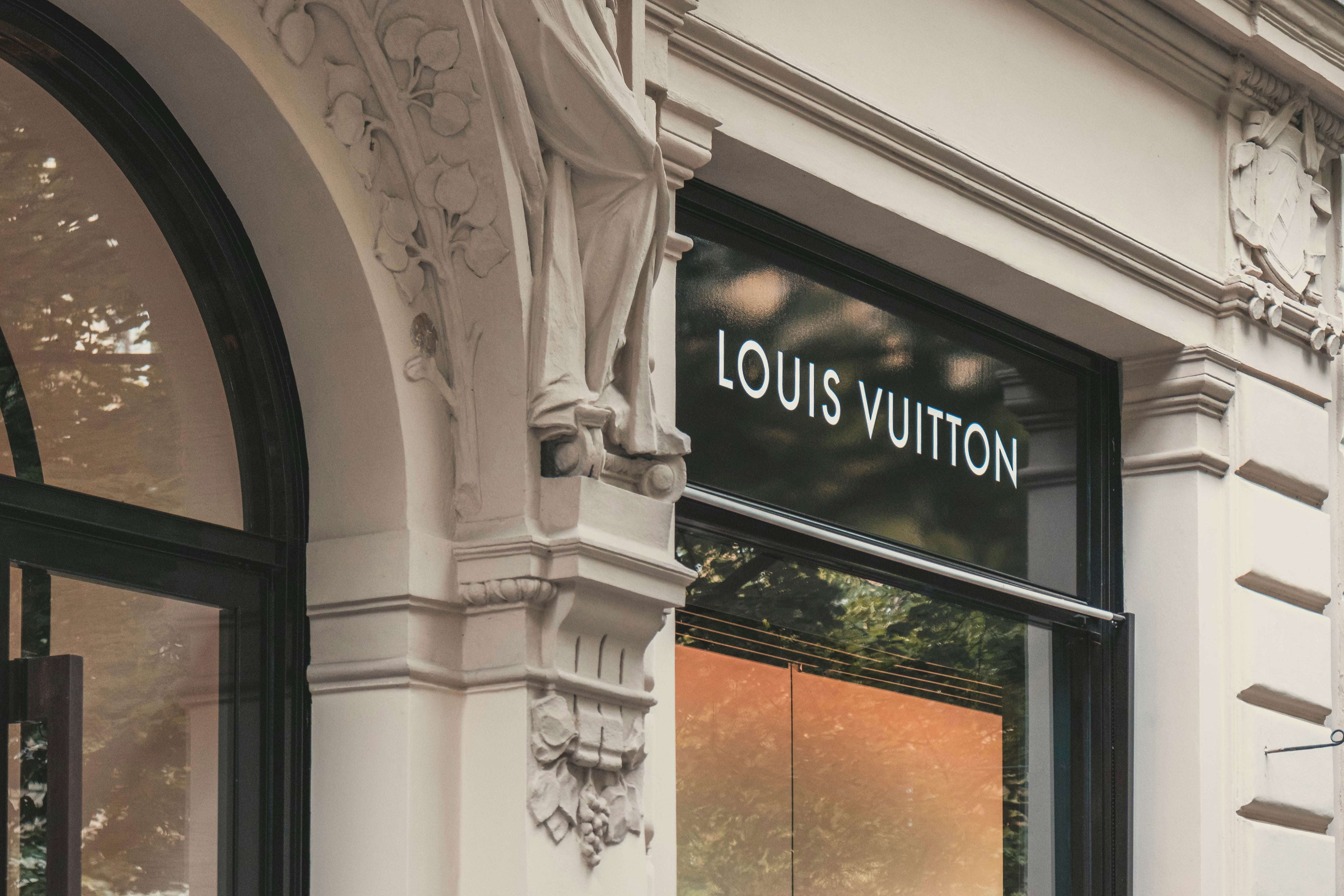 Pourquoi les marques de luxe adoptent-elles le minimalisme ?