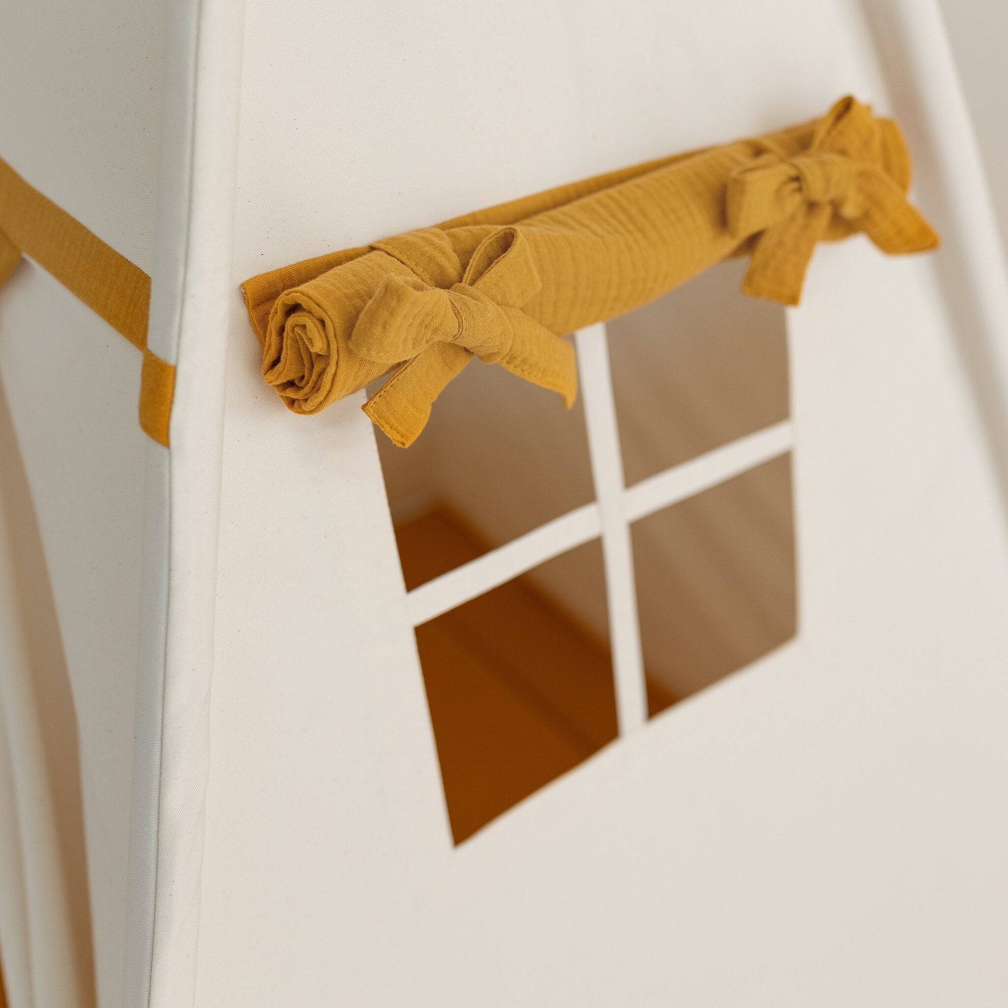 Tipi enfant beige et moutarde avec tapis – vue 3