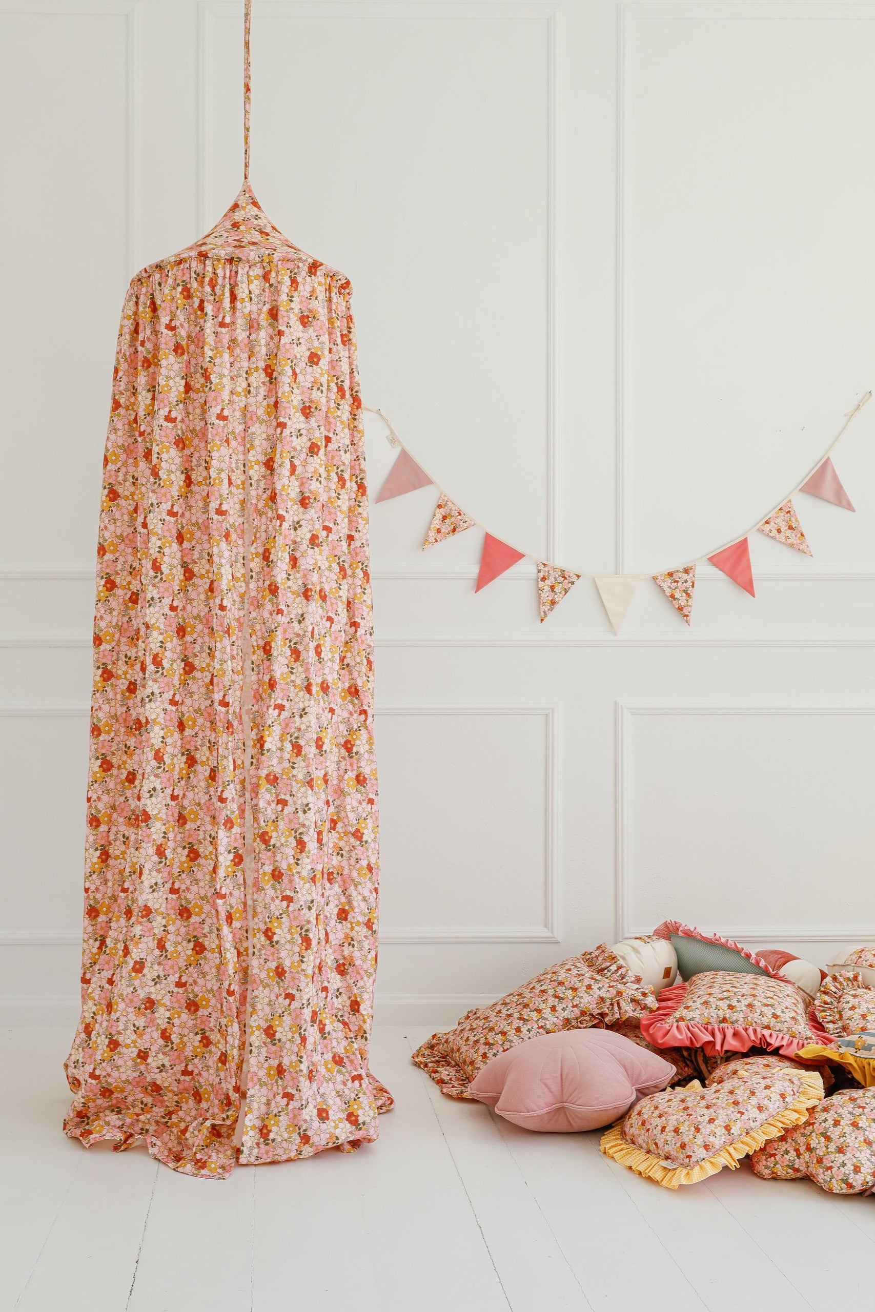 Garland - Birthday In Garden