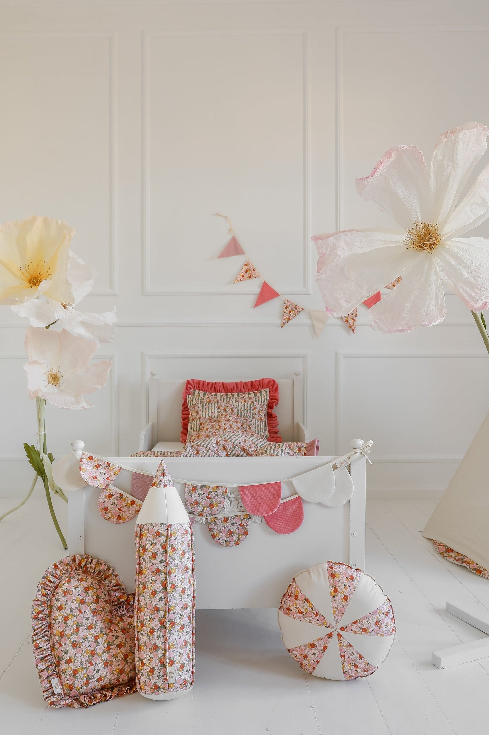 Garland - Birthday In Garden
