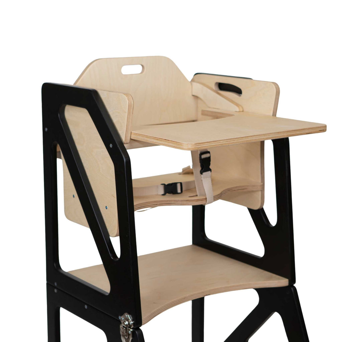 Tour d’observation Modustep avec chaise haute – Une chaise en bois avec une table sur le dos